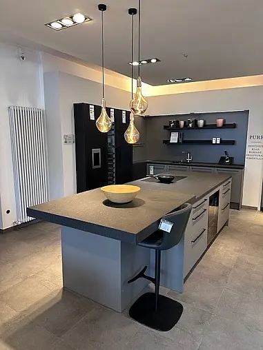Urban Steingrau/Eiche Schwarz furniert Nero Assoluto Waterjet