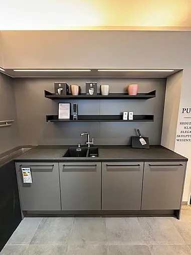Urban Steingrau/Eiche Schwarz furniert Nero Assoluto Waterjet