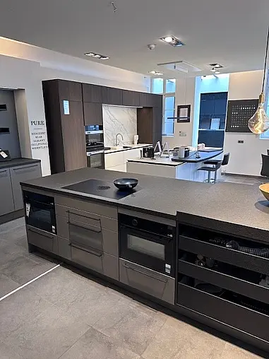 Urban Steingrau/Eiche Schwarz furniert Nero Assoluto Waterjet