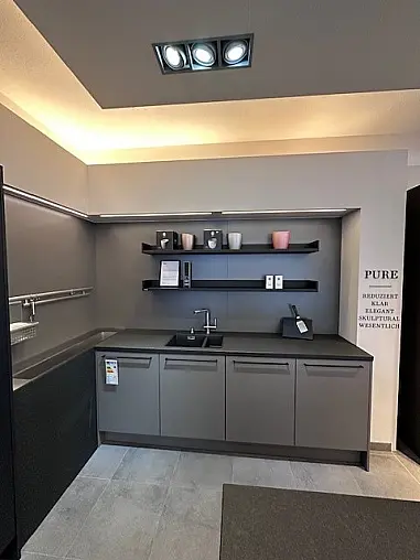 Urban Steingrau/Eiche Schwarz furniert Nero Assoluto Waterjet
