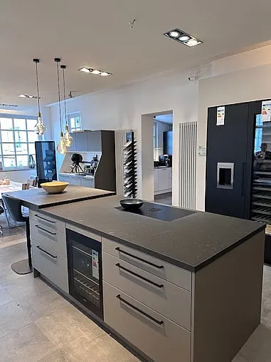 Urban Steingrau/Eiche Schwarz furniert Nero Assoluto Waterjet