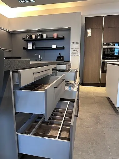 Urban Steingrau/Eiche Schwarz furniert Nero Assoluto Waterjet