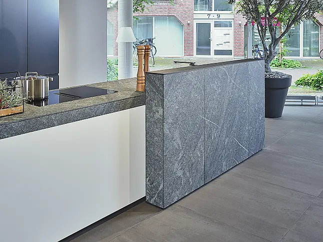 Koje 1 KH: Italienische Designküche mit raffinierten Details