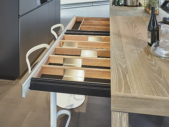 Koje 1 KH: Italienische Designküche mit raffinierten Details