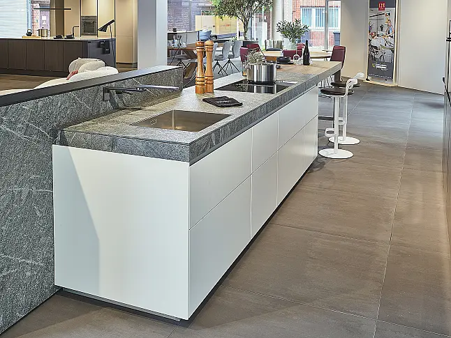 Koje 1 KH: Italienische Designküche mit raffinierten Details