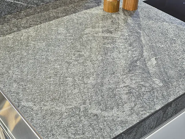 Koje 1 KH: Italienische Designküche mit raffinierten Details