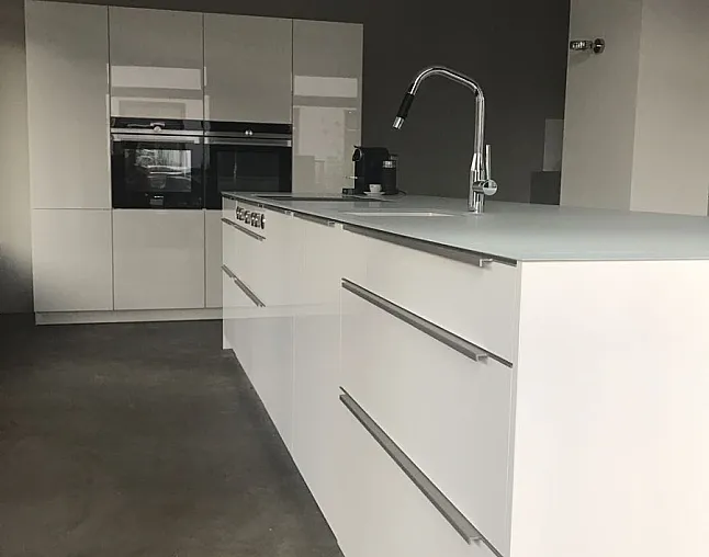 Ausstellungsküche in Weiss Hochglanz - Thumbnail 2