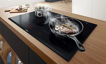 Bosch Gerätehighlight bei KüchenAtlas: Kochfeld mit integriertem Dunstabzug