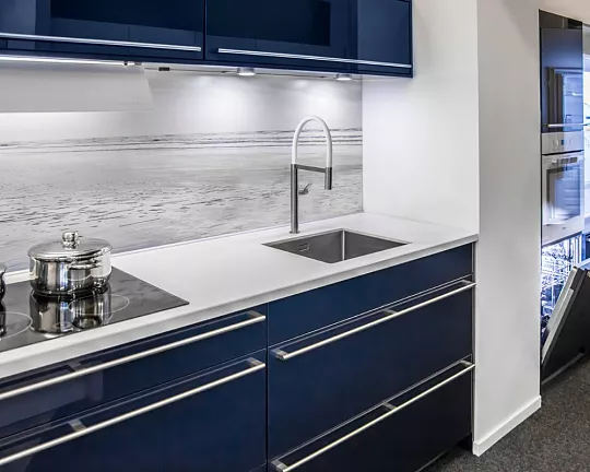 Flash Blauw Hoogglans - Blauwe hoogglans rechte keuken met losse apparatuurkast