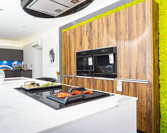 Zweifarbige Schüller Küche mit Cerarmic Arbeitsplatte - GAL Gala Kristall Hochglanz lackiert
