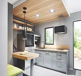 Musterküche: Nobilia Küche + Garderobe + Regalsystem + Raumteilerregal + Sideboard mit Spiegel - Modell Credo