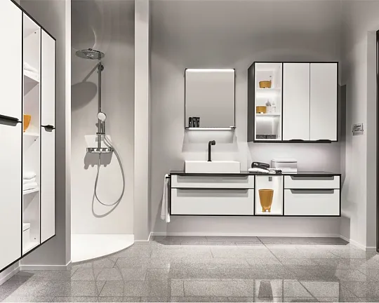 Exklusives Badezimmer mit Waschtisch - Platte Quarzstein - Lacklaminat Alpinweiß - Easytouch