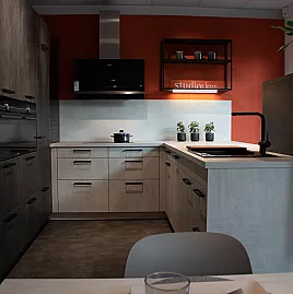 neola U-Küche in Betonoptik mit Vollausstattung Siemens-studioLine und Keramik-Spüle