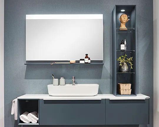 Exklusives Badezimmer / Waschtisch - Spiegel mit LED-Beleuchtung - Facetten-Aufsatzregal mit LED-Beleuchtung - Easytouch Fjordblau ultramatt (Antifingerprint)