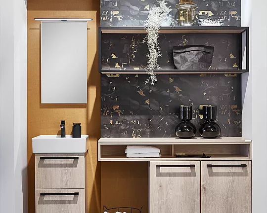 Exklusives Badezimmer - Waschtisch - Regal und Unterschränke - Spiegel mit LED-Beleuchtung - ideal für kleines Bad oder Gäste WC - Natura