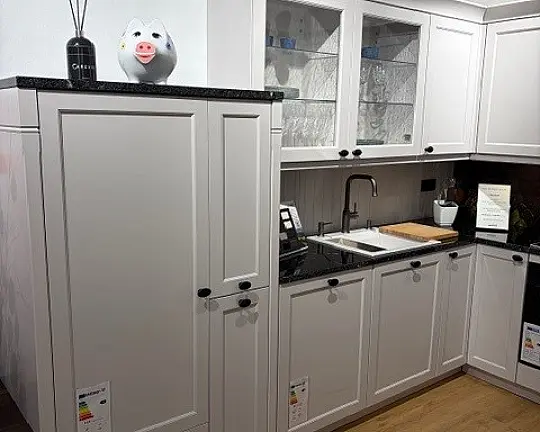 Abverkauf Einbauküche Ausstellung - A669-AV6035 Esche lackiert, Rahmen massiv