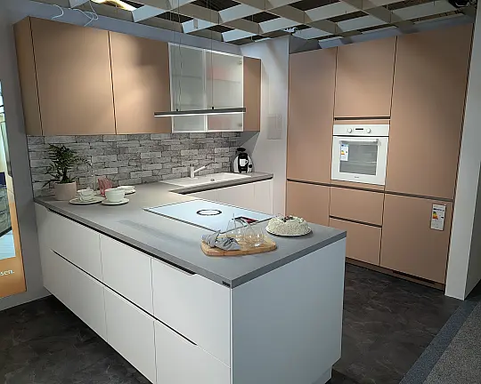 Harmonie mit einem Hauch von Meer - C357 Lack, Alpinweiß Premium matt / Lack, Koralle Premium Matt