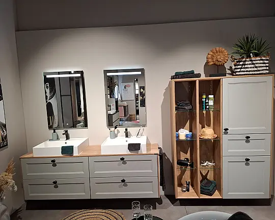 Bad Set Koje 06 - Cascada Steingrau