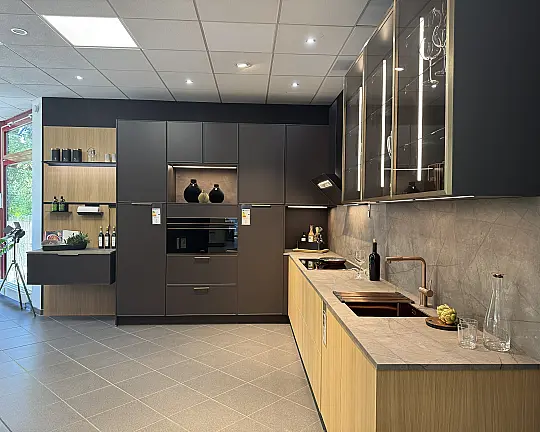 RAL lackiert und Einzigartig - Systemat AV 5075 RAL8019 / AV 6088 Eiche-elegant