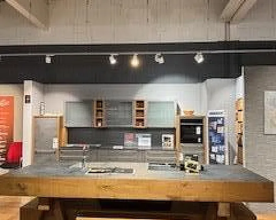 Massivholzelemente, Werkbank von Wagner&Schönherr - Rustikale, Luxuriöse Küche.      Nobilia + Wagner&Schönherr