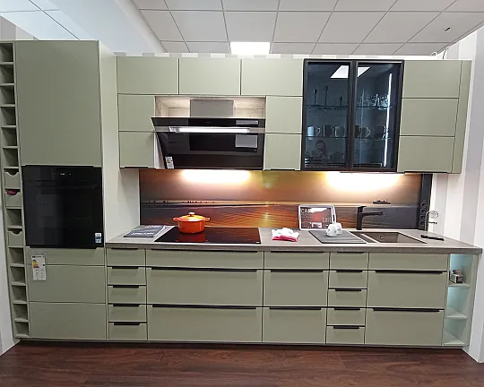 Küche im modernes Design, erstklassige Materialien und durchdachte Funktionalität für höchsten Kochkomfort. - Softlack Avocado