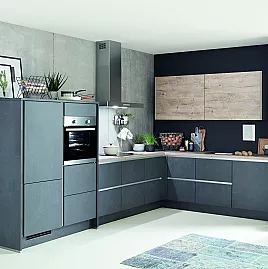 Moderne L-Küche in Farbkombination