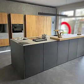 Vollwertige Ausstellungsküche mit massiver Edelstahl Arbeitsplatte