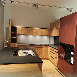 Ausstellungsküche mit Kücheninsel
