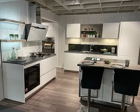 Musterküche mit Insellösung - IP 3150