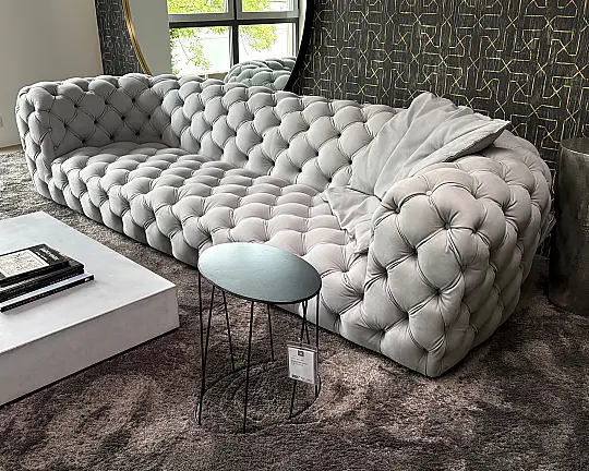 Clubsofa mit tiefer Knopfhefting Nubukleder - Chester Moon