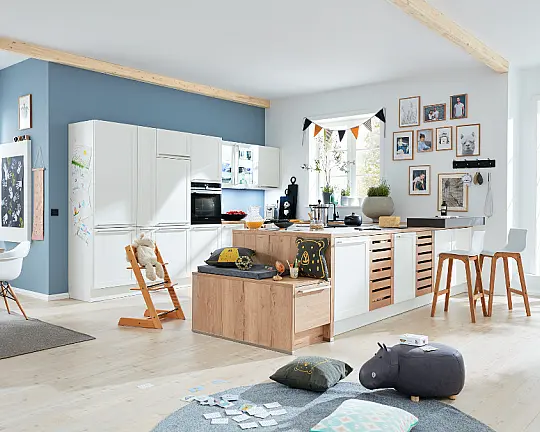 Landhausküche mit AEG-Geräten - Nordic Weiß matt