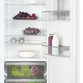 Einbau-Kühlschrank für professionelles Einlagern, dank PerfectFresh Pro und DynaCool