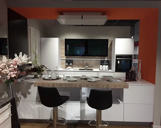 12.900,-- € Hochwertig ausgestattete Küche - Zeile mit Kochinsel