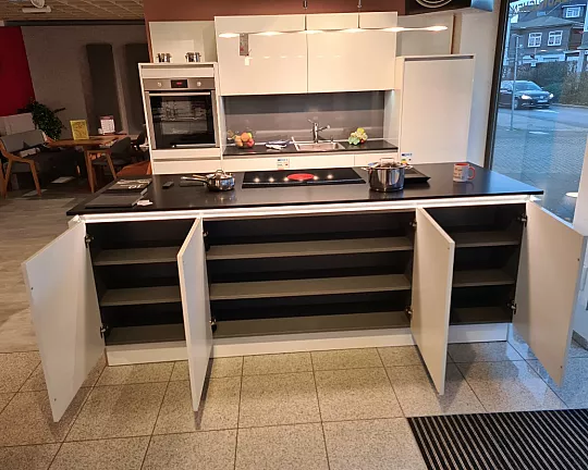 Moderne-Grifflos  Küche  mit Kücheninsel - V466 / AV2030-GL weiß Hochglanz Lack