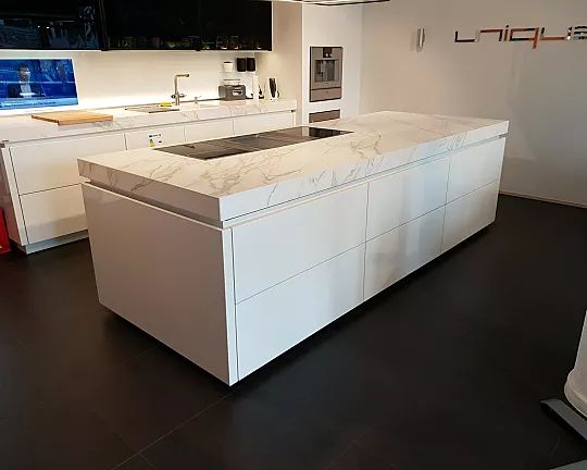 Luxuriöse Küche mit Marmor-Optik - Modell Zerox HPL Hochglanz White Grifflos