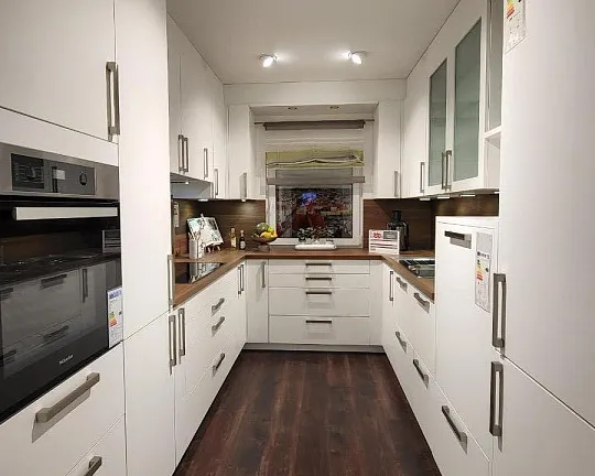 Einbauküche mit viel Stauraum und Komfort ohne Elektrogeräte - Top TU