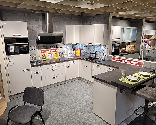 Einbauküche mit E Geräten - U-Küche