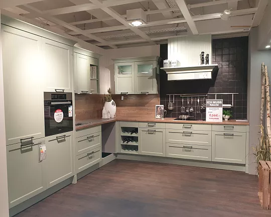 Häcker Einbauküche Landhaus mit Miele Geräten - Einbauküche Pastellgrün