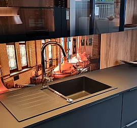 Moderne Einbauküche in schwarz supermatt