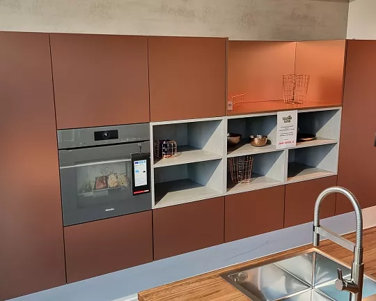 Moderne Küche in Beton gespachtelt und Kupfer-Optik - KH-Einbauküche 92 ,,Beton" u. 84 ,,Pianovo Metall"