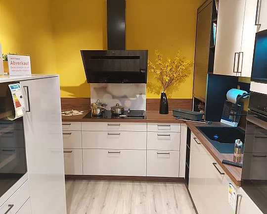 Moderne Küche in L Form Satin glänzend - classicMAX Neo