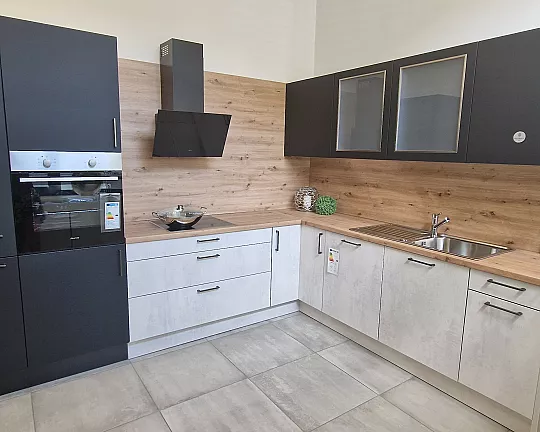 Stillvolle Küche in zwei Farben, modern - Moderne zweifarbige Küche