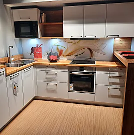Kleine Küche mit Tresen Eckküche Weiß Holz kombiniert inkl. E-Geräten komplett