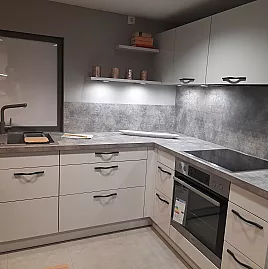 L-Form Küche Hellgrau Eckküche mit grauer Arbeitsplatte und dunklen Griffen inkl. E-Geräte komplett modern zeitloses Design