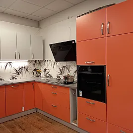 Gute Laune Küche in munterem Orange