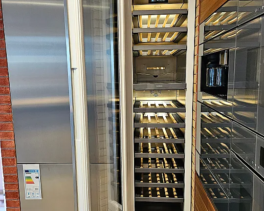 Einbauweinkühlschrank mit passenden Edelstahl Türfronten - RW414364 Serie 400 Vario