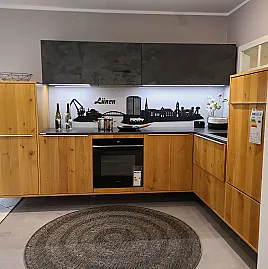 Moderne Echtholzküche für den offenen Wohnraum