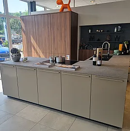 Leicht Fenix / Orland mit Nussbaum NB