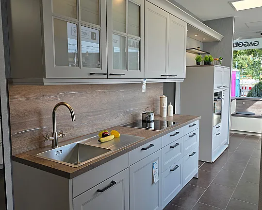 hochwertige Küchenzeile im Landhaus-Stil - Ravenna 340 Kaschmir Lacklaminat ultramatt, APL Eiche Ontario