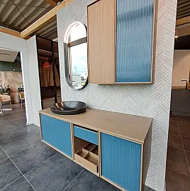 Badmöbel in Holzfurnier Noce Canaletto und Glas Plissé Azzurrette